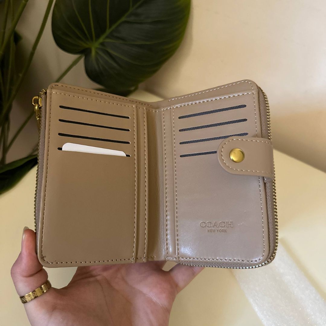 Coach Signature Zip Wallet – Light Khaki Multi