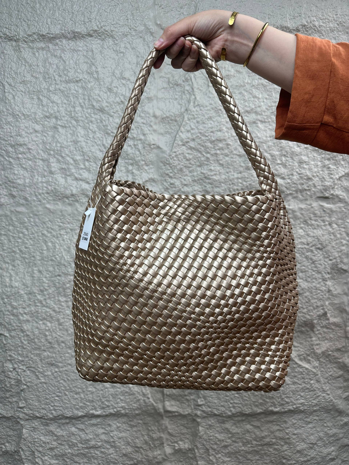 Bottega Veneta Intrecciato Woven Leather Hobo Bag Large - Gold