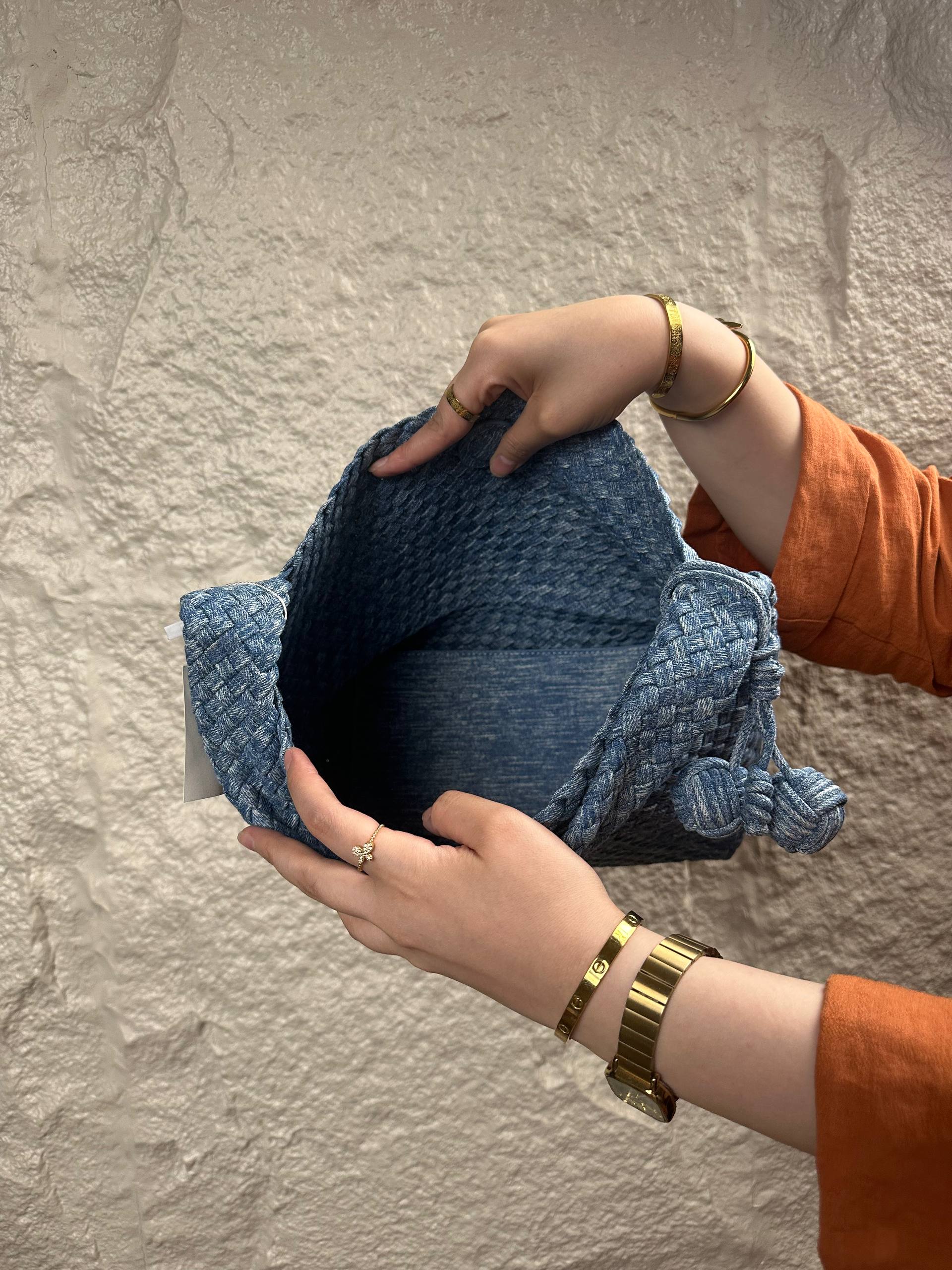 Bottega Veneta Intrecciato Woven Denim Hobo Bag Medium - Blue with Charm