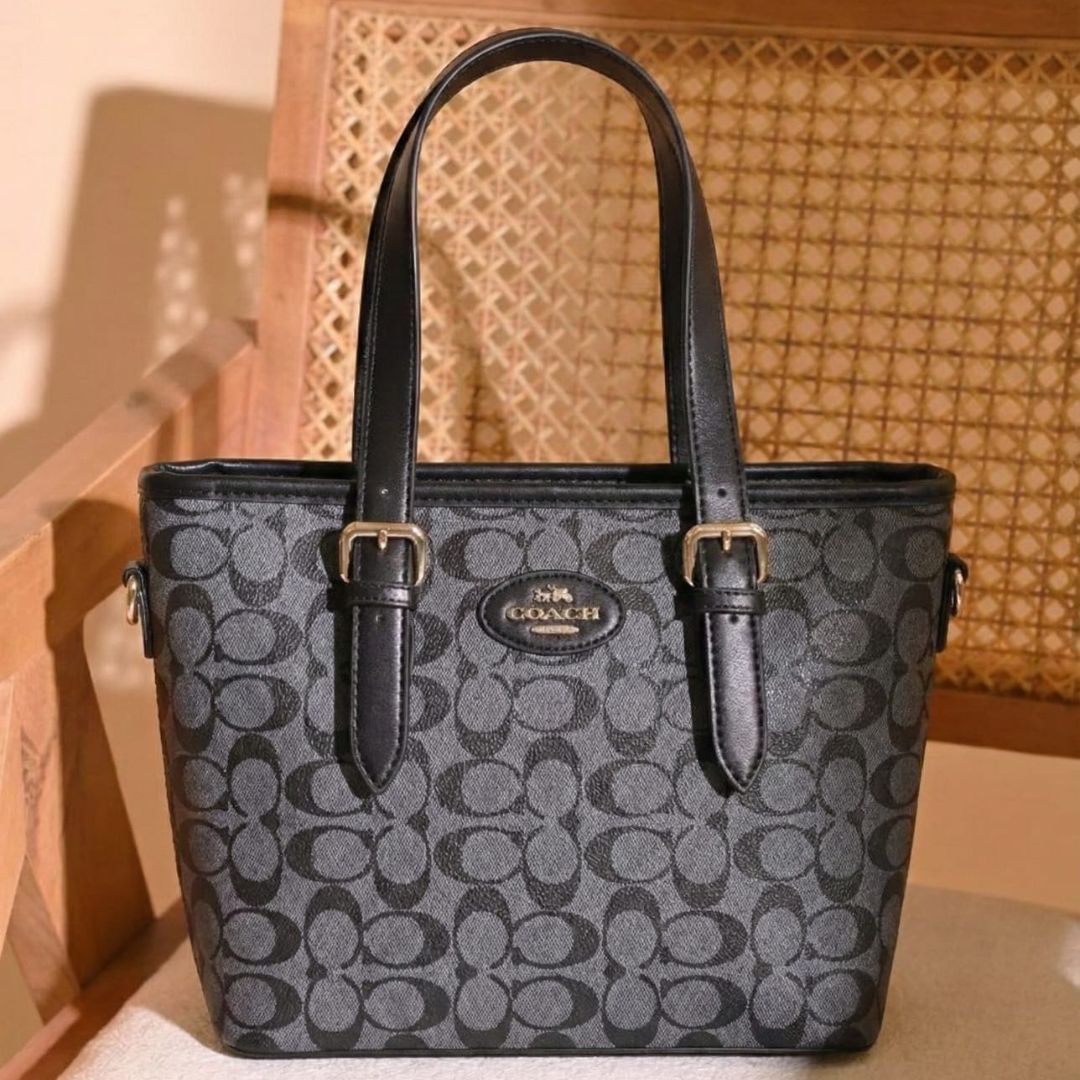 Coach Medium Signature Tote - Black