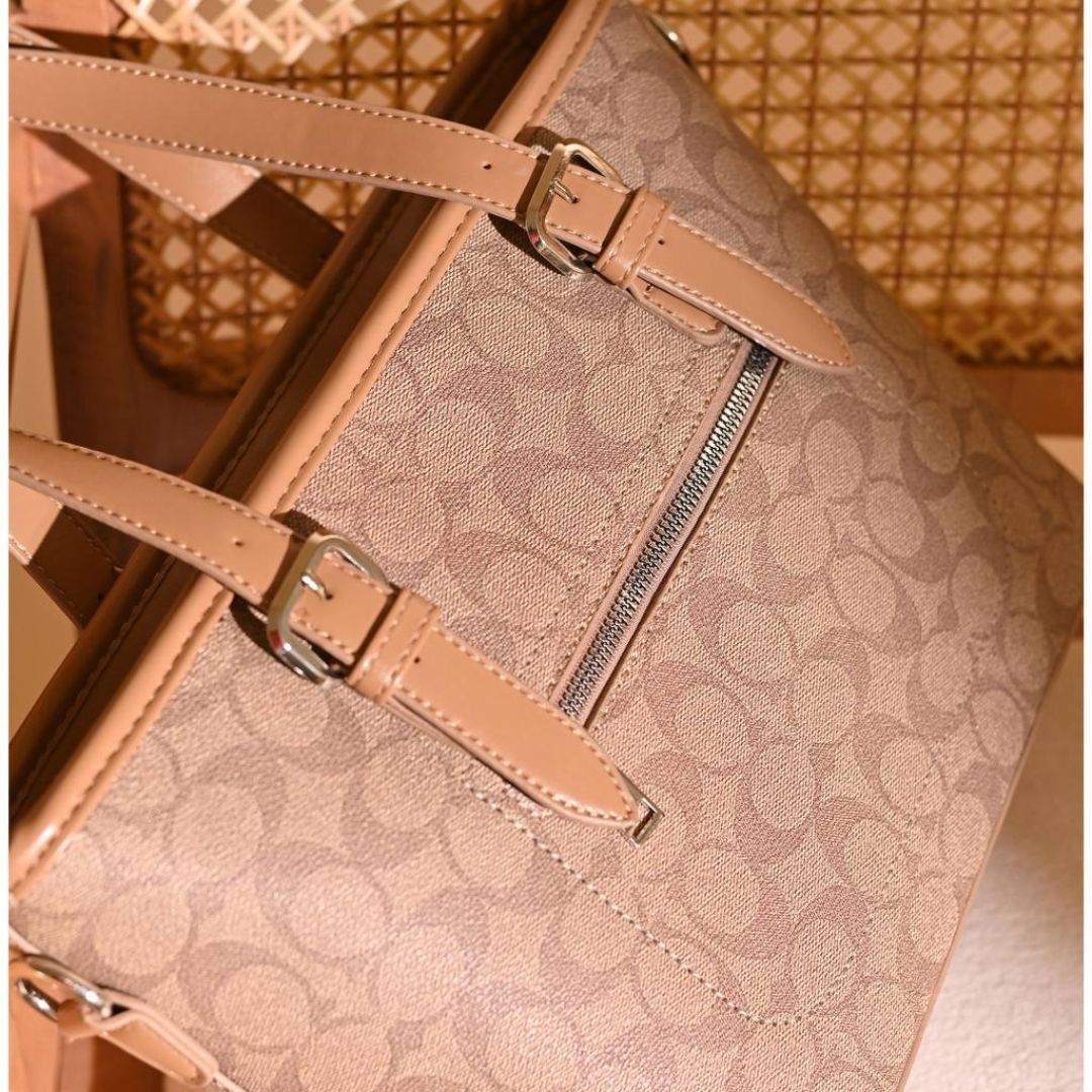 Coach Medium Signature Tote - Black