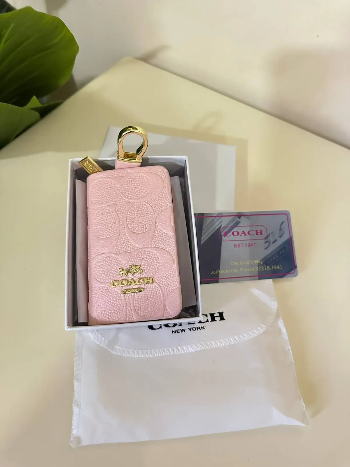 Coach key holder Powder Pink