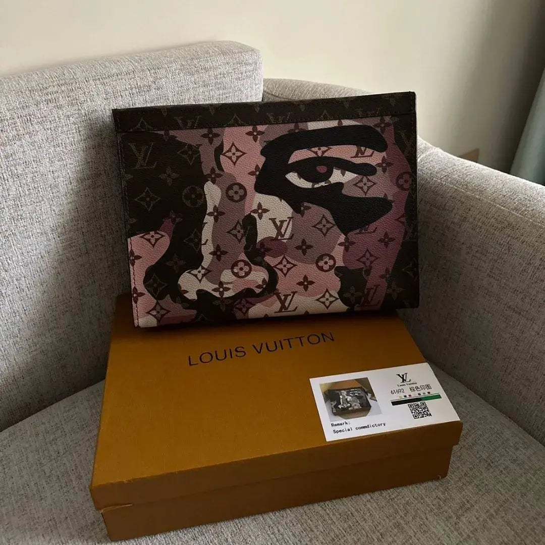 Louis Vuitton Pochette Voyage face portrait